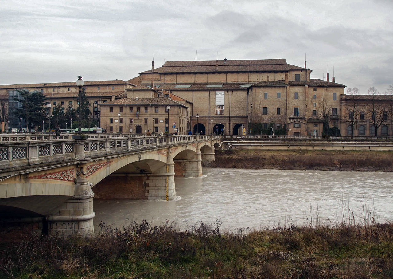 Архитектура, история и искусство в городе Герцогов Парма, Италия