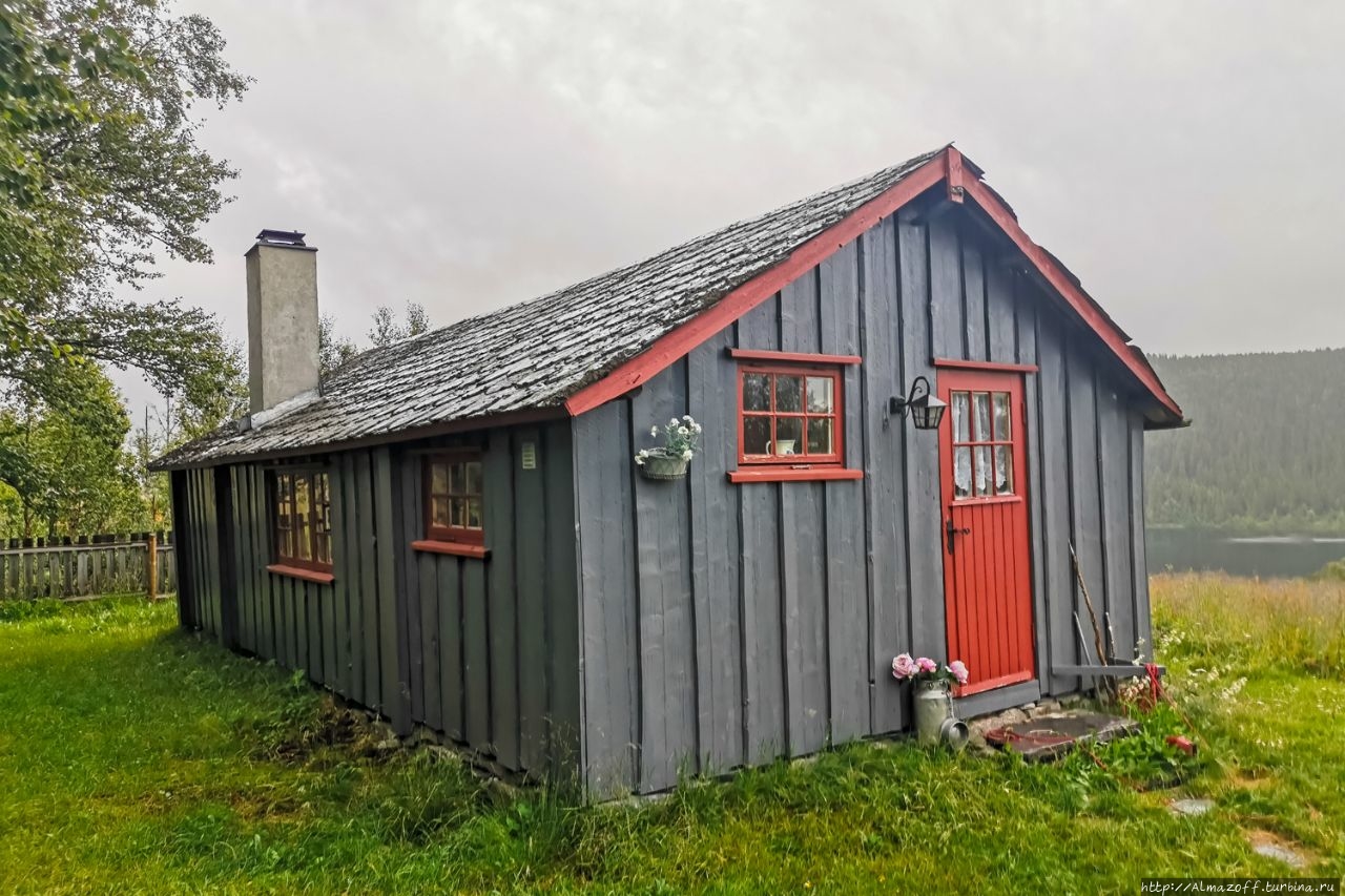 Норвежский домик в деревне Фагернес, Норвегия