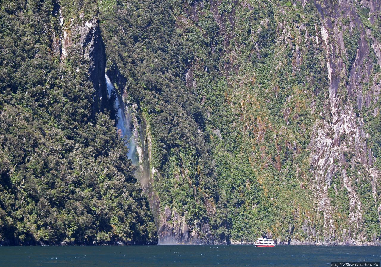 Водопад Стирлинг Фьорд Милфорд-Саунд, Новая Зеландия