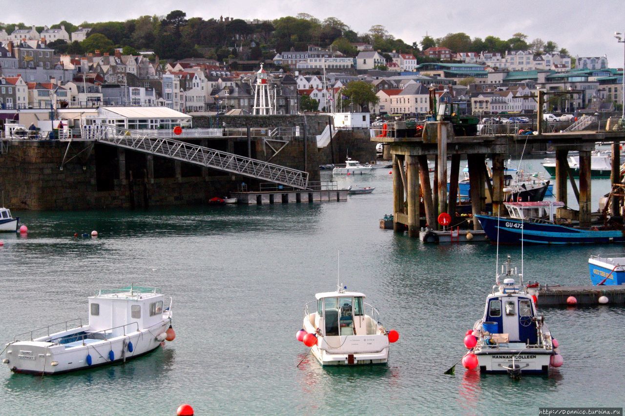 Гавань и порт. Хорватия мильна порт причал. Гавань и порт. Река доки. Сент-питер-порт.