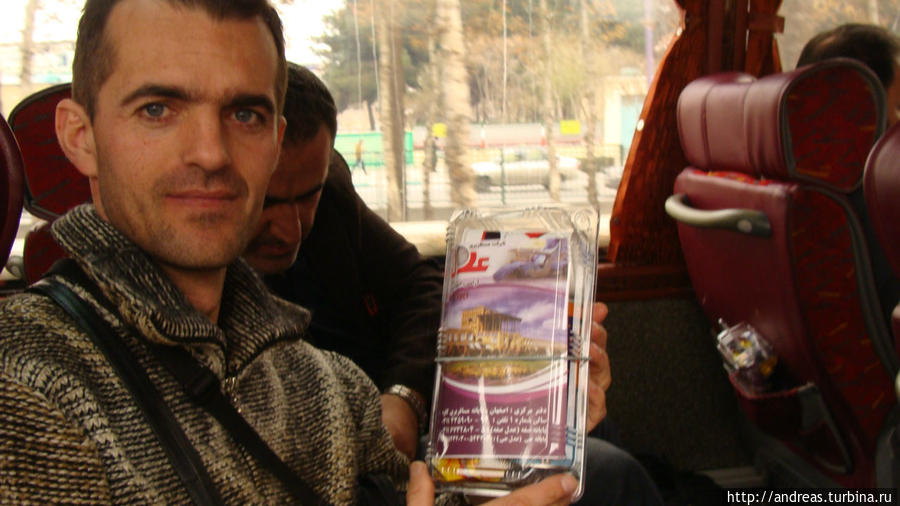 В автобусах раздают еду Исфахан, Иран