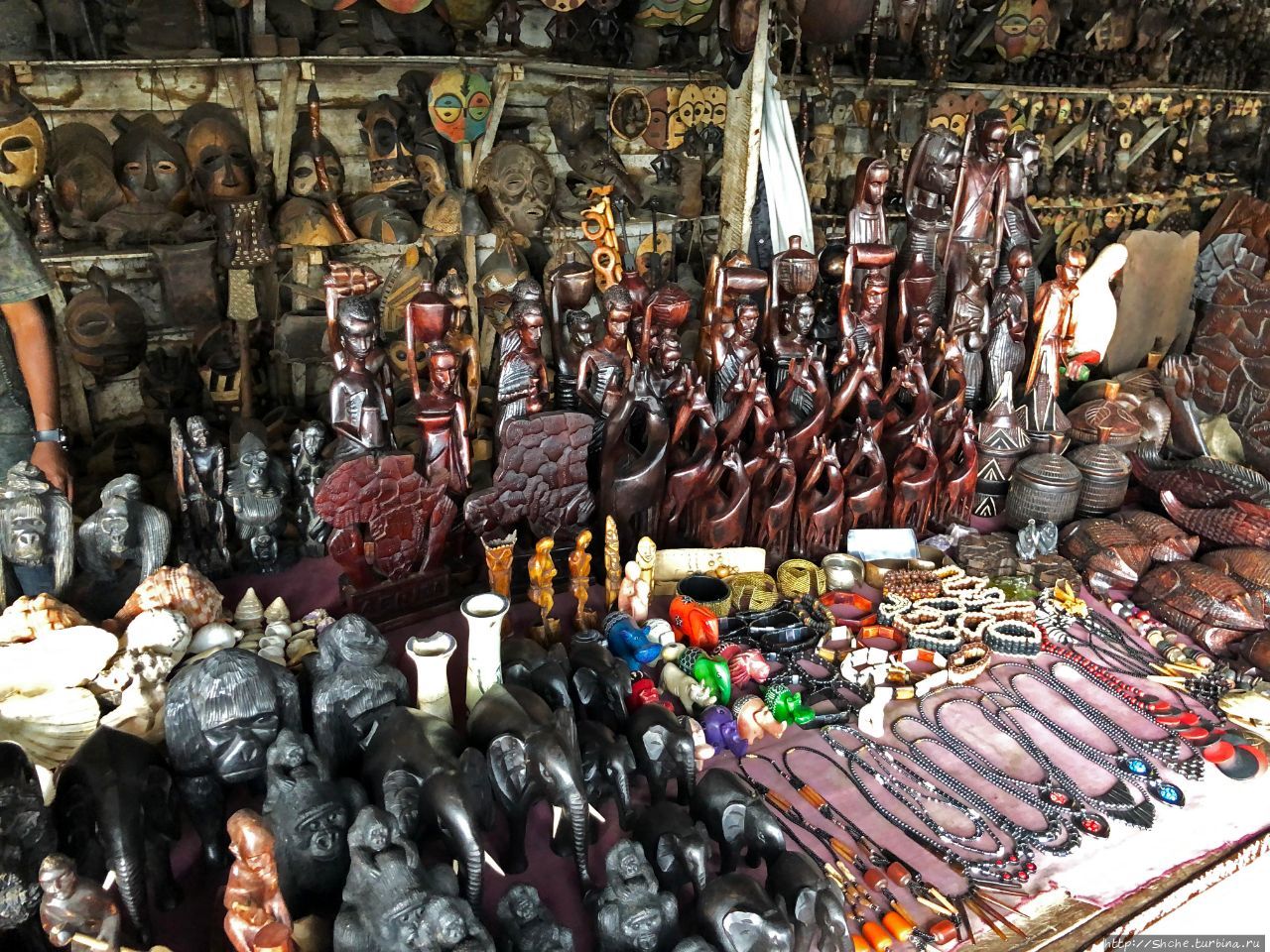 Рынок искусства и сувениров Гома, ДР Конго