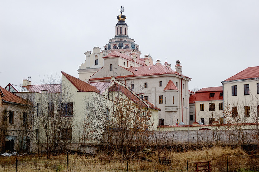 Вид сзади на церковь Св. Казимира Вильнюс, Литва