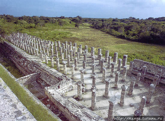 Группа (Храм) Тысячи Колонн Чичен-Ица город майя, Мексика