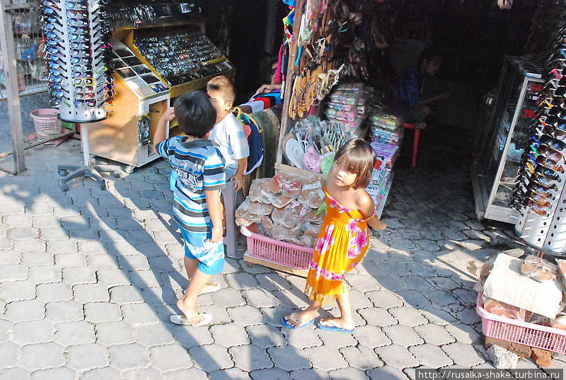 Маски и куклы Абаби, Индонезия