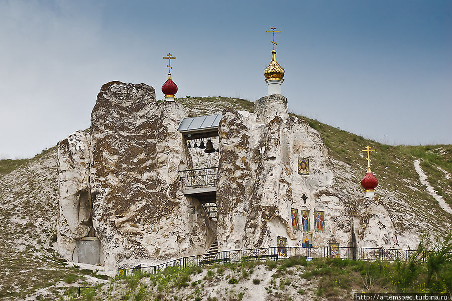 Старейшие в России пещерные храмы Костомарово, Россия