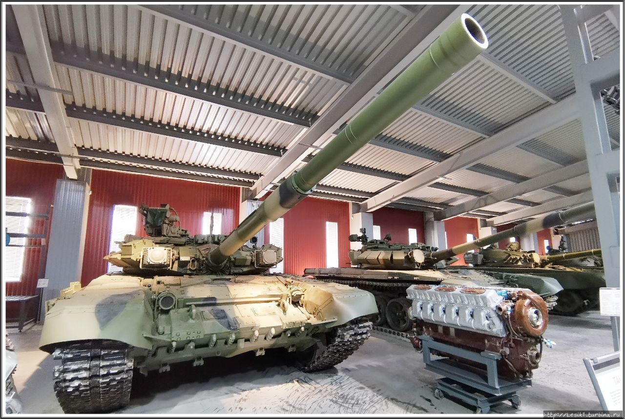 Танк Т-90С. Разработан в начале 1990-х годов. В конце 1990-х был модернизирован в системе управления огнём, моторно-трансмиссионной установке и частично ходовой части. Новая генерация российских танков – ракетно-пушечный танк Т-90С с реактивной броней и оптико-электронной системой подавления огня по совокупности боевых и технических характеристик не только не уступает лучшим танкам других стран, но и по многим параметрам их превосходит. Нижний Тагил, Россия