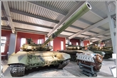 Танк Т-90С. Разработан в начале 1990-х годов. В конце 1990-х был модернизирован в системе управления огнём, моторно-трансмиссионной установке и частично ходовой части. Новая генерация российских танков – ракетно-пушечный танк Т-90С с реактивной броней и оптико-электронной системой подавления огня по совокупности боевых и технических характеристик не только не уступает лучшим танкам других стран, но и по многим параметрам их превосходит.