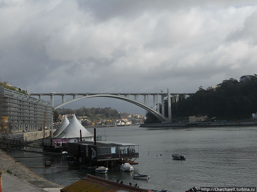 Мосты — одна из основных достопримечательностей Порту Порту, Португалия