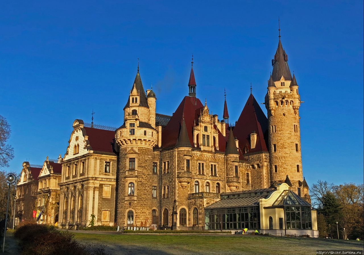 Мошненский замок - однозначно один из красивейших в Польше