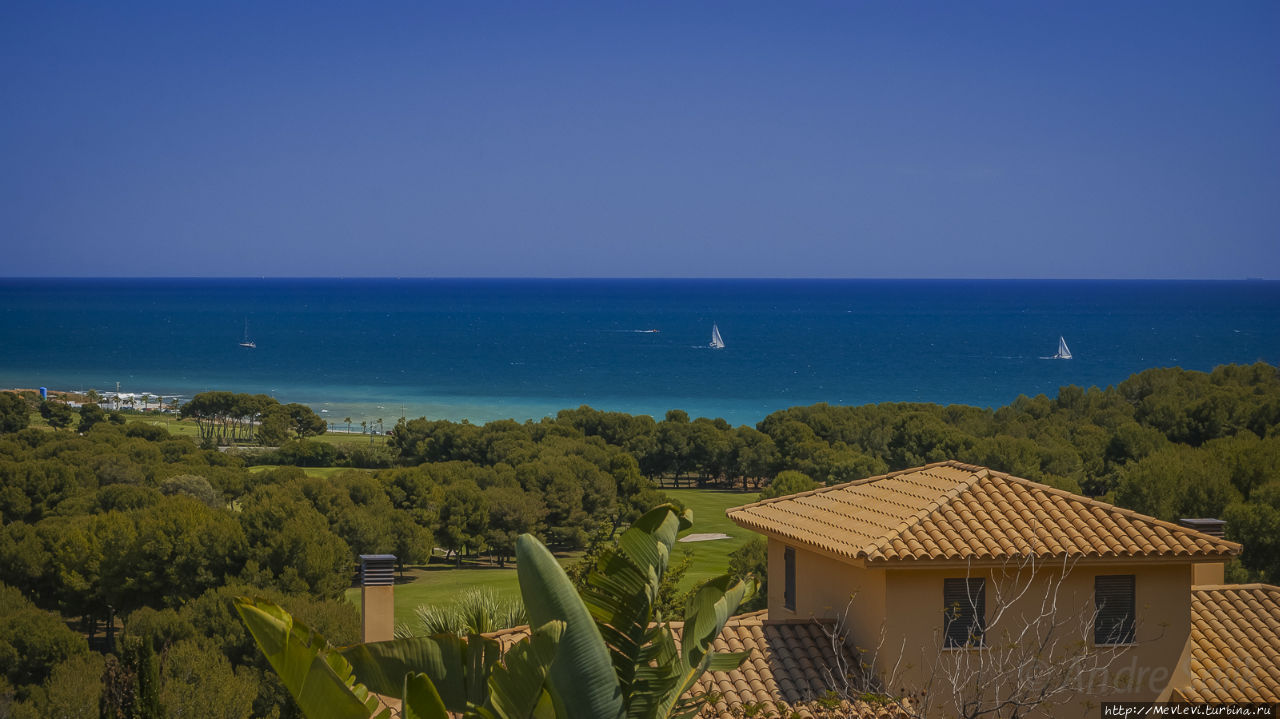 В мае на море Ситжес, Испания