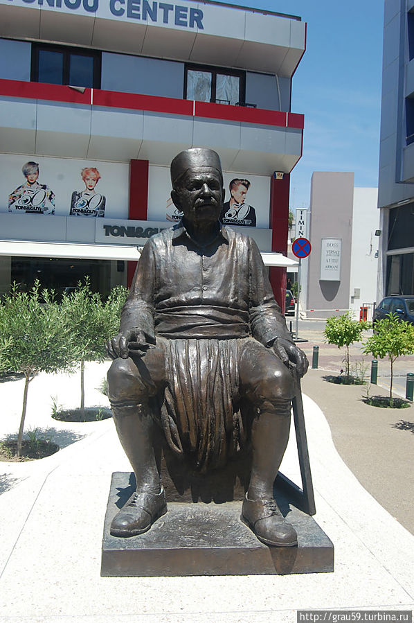 Памятник Михаэлю Кашиалосу Ларнака, Кипр