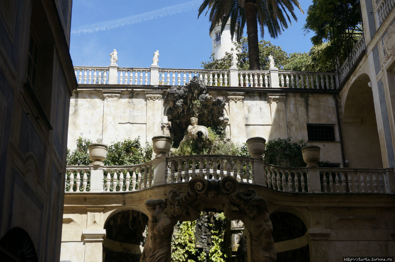 Прелестные дворики старой Генуи Генуя, Италия