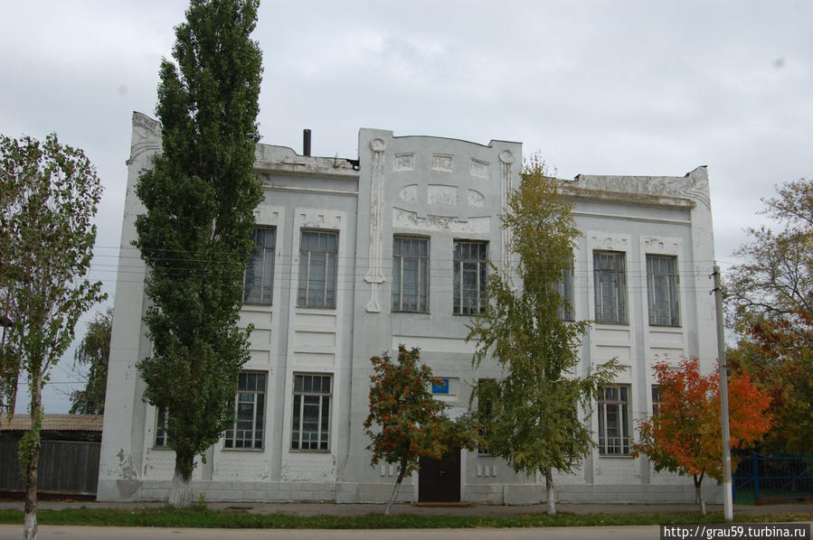 Бывшее здание школы Красного Креста Хвалынск, Россия