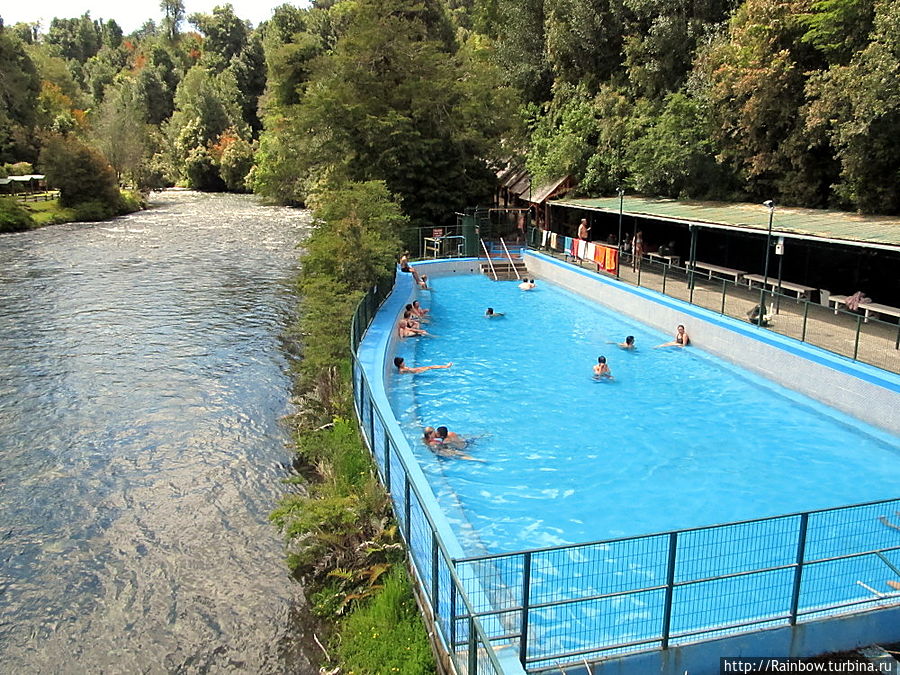 Бассейн с термальной водой в Национальном парке