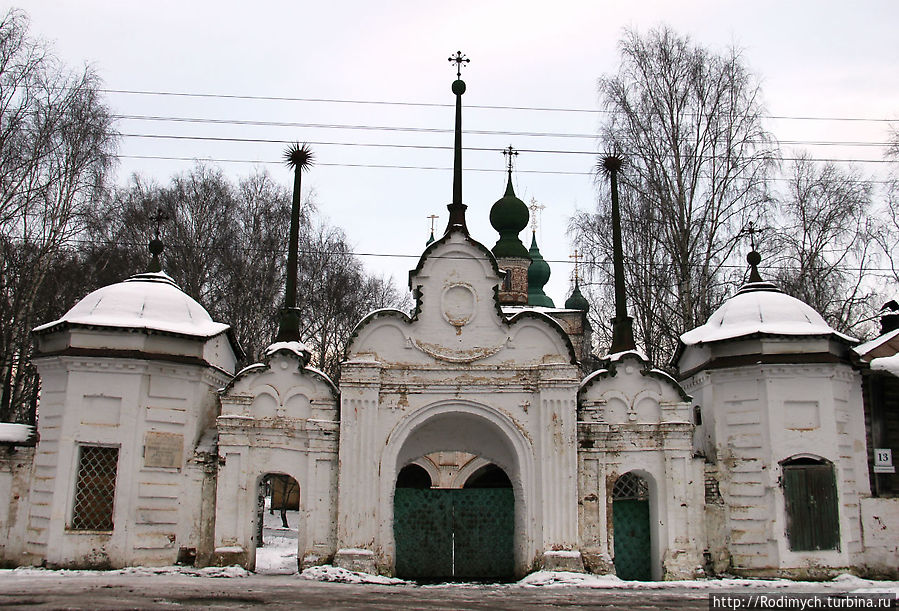 Каменные ворота монастыря Великий Устюг, Россия