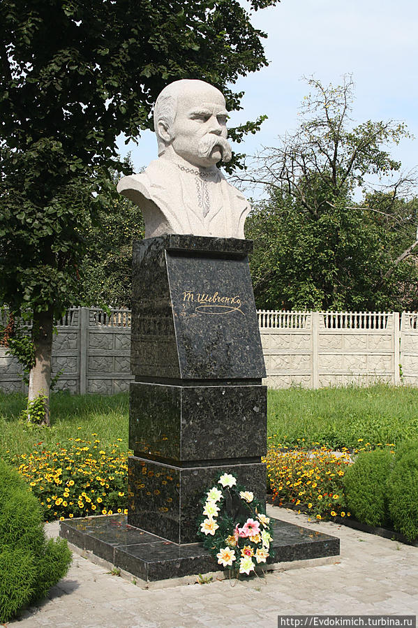 Памятник Шевченко.