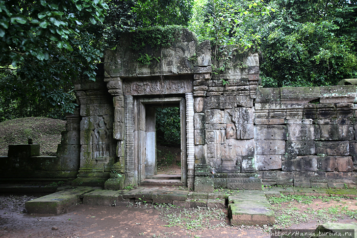 Храм Бапуон. Западные ворота в храм. Фото из интернета