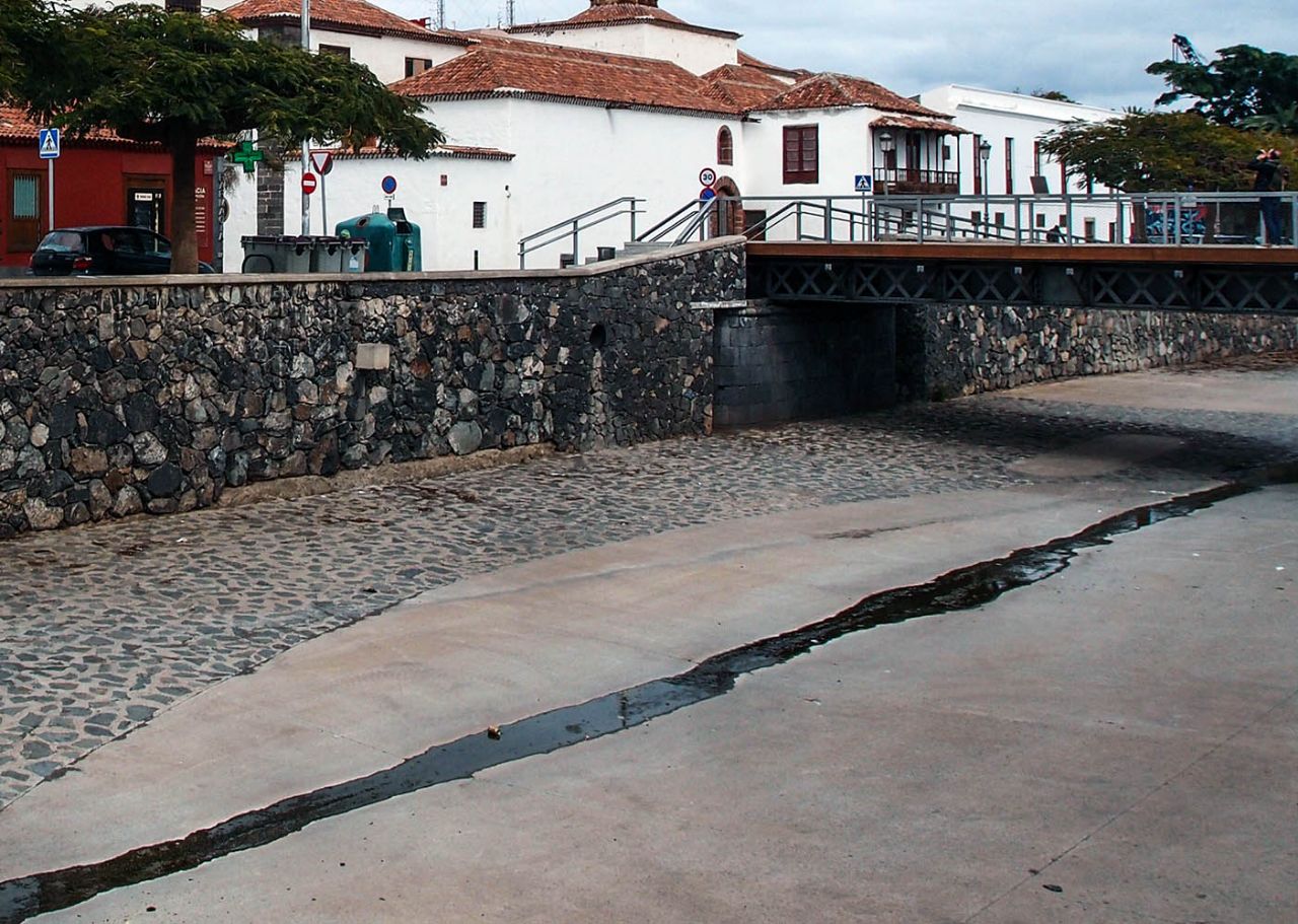 Обычный, хоть и столичный Санта-Крус-де-Тенерифе, остров Тенерифе, Испания