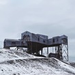 На Шпицбергене множество шахт, уходящих на сотни метров вглубь земли.