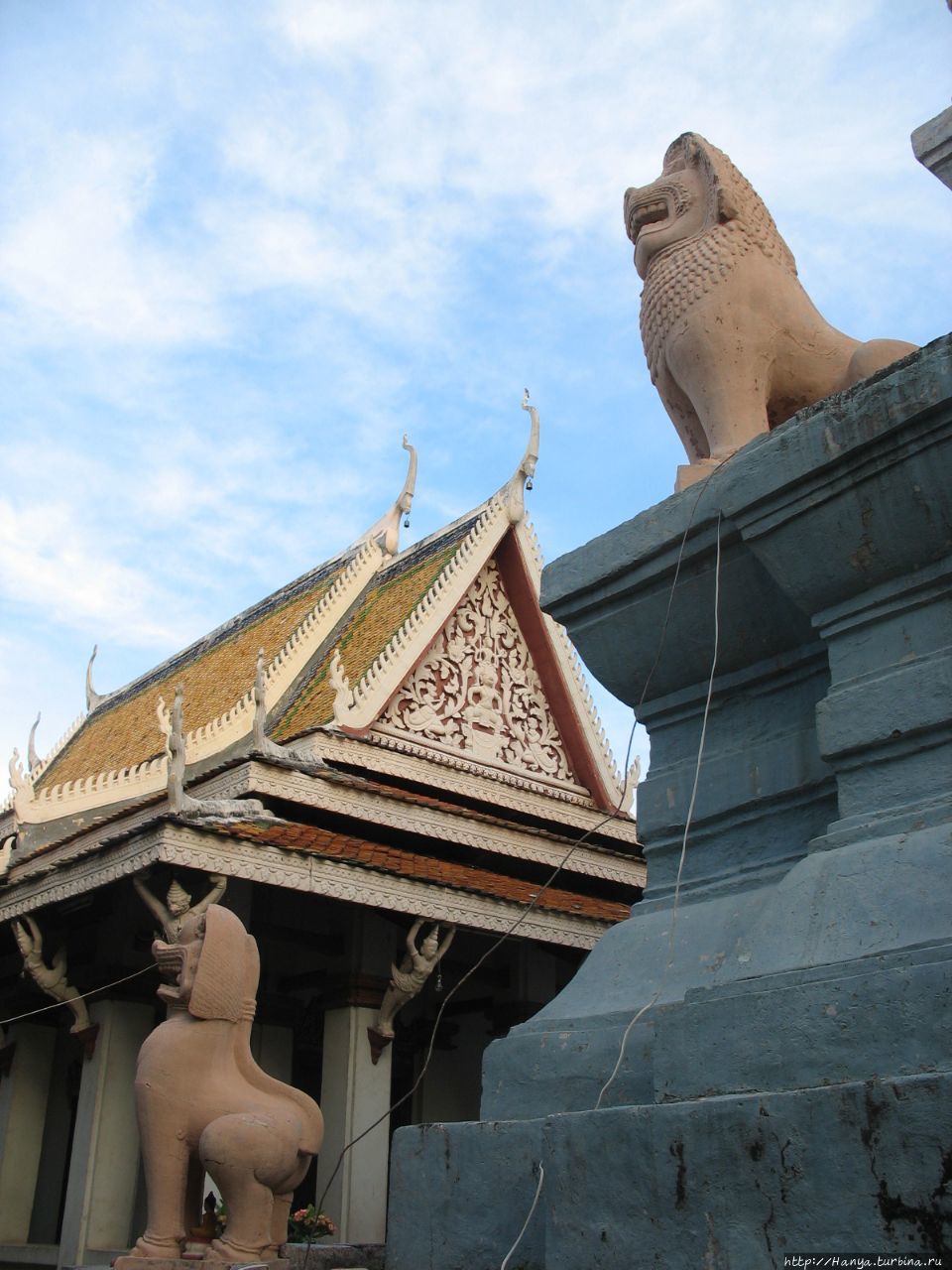 Ват Пном, или Храм на горе. Центральная вихара и ступа