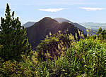 Гора Дуланг-Дуланг — вид с противоположной горы Китанглад