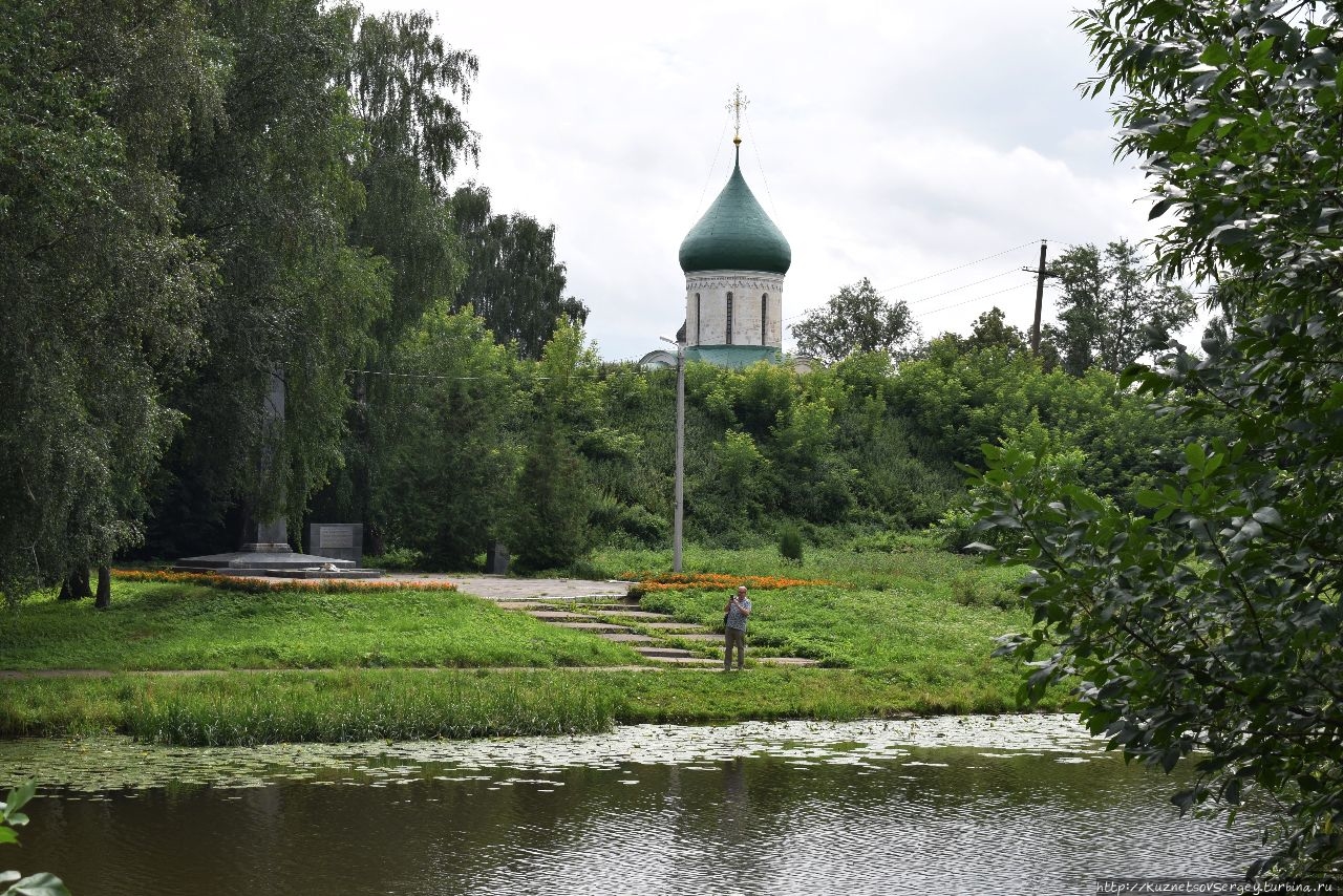 Переславль-Залесский. Красная площадь и река Трубеж. Переславль-Залесский, Россия