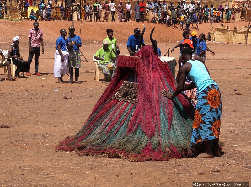 Маски из Бенина Дедугу, Буркина-Фасо