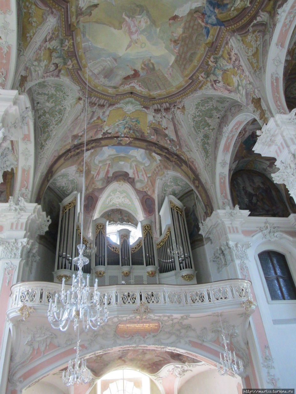 Церковь святого Петра - жемчужина барокко