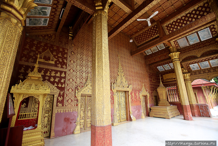 Храмовый комплекс Ват Сене Сук Харам. Здание Wat phra chao pet soc. Портик сима. Фото из интернета Луанг-Прабанг, Лаос