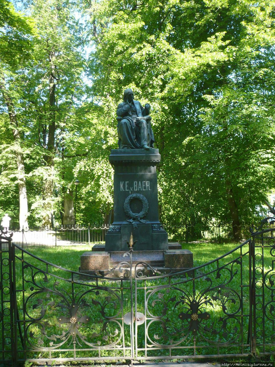Памятник Карлу Эрнсту фон Бэру Тарту, Эстония