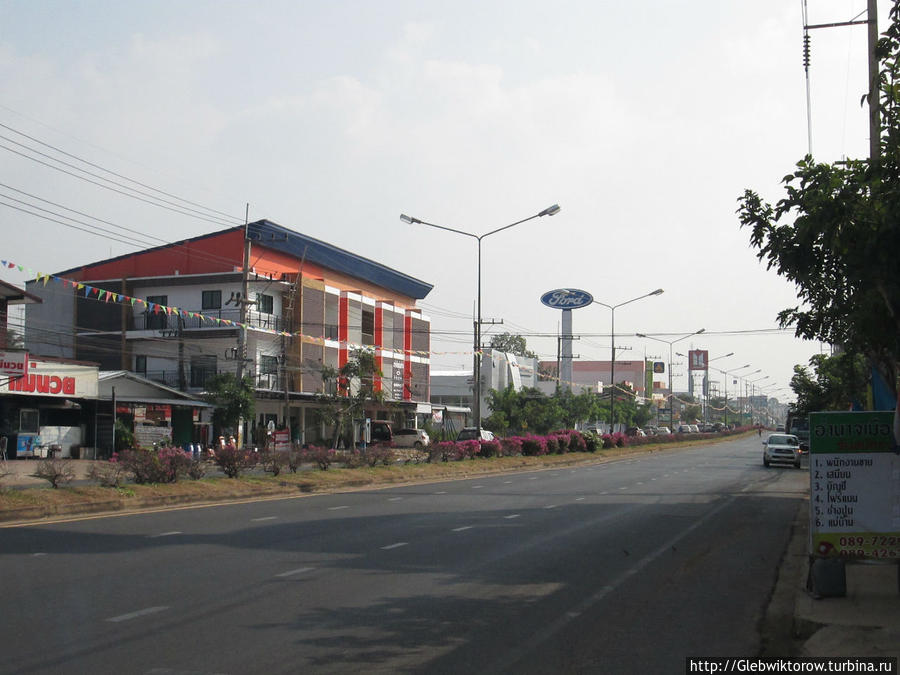 Осмотр города Амнат-Чароен Амнат-Чароен, Таиланд