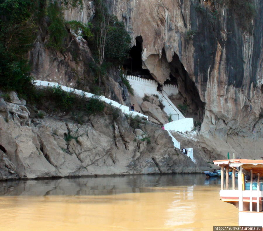 Причаливаем к пещере Пак оу Луанг-Прабанг, Лаос