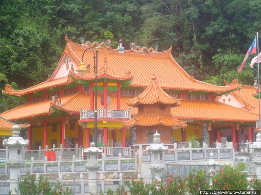 Китайский храм Puu Jih Shih Сандакан, Малайзия