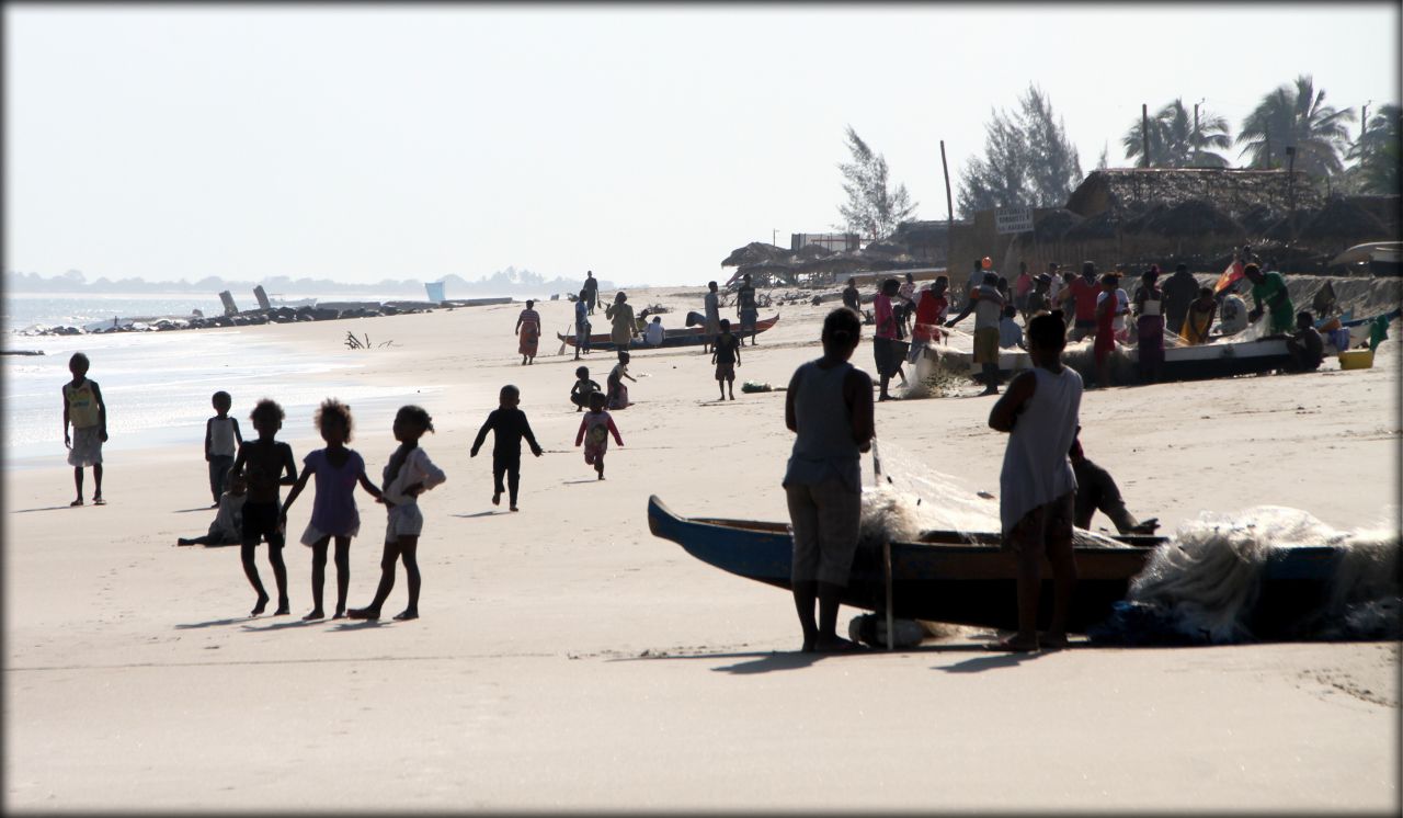 Мадагаскарские хроники — утро на пляже Мурундава, Мадагаскар