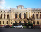 Двухэтажное неоренессансное здание с большими арочными окнами, в котором сегодня находится Харьковский Автотранспортный техникум, в 1896-1898 годах.
В 19 веке это было здание земельного банка. Представляет собой памятник архитектуры местного значения.