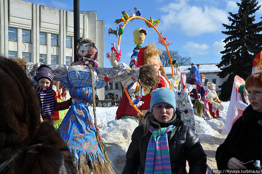 масленичные гуляния на площади. важный масленица. масленичные гуляния в ярославле. ярославль главная масленица страны. ярославль столица масленицы.