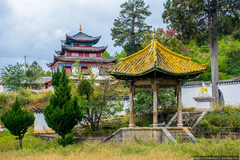 Монастырь Жийин школы Карма Кагью Лицзян, Китай