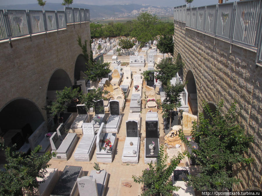 А на кладбище всё спокойненько... Хайфа, Израиль