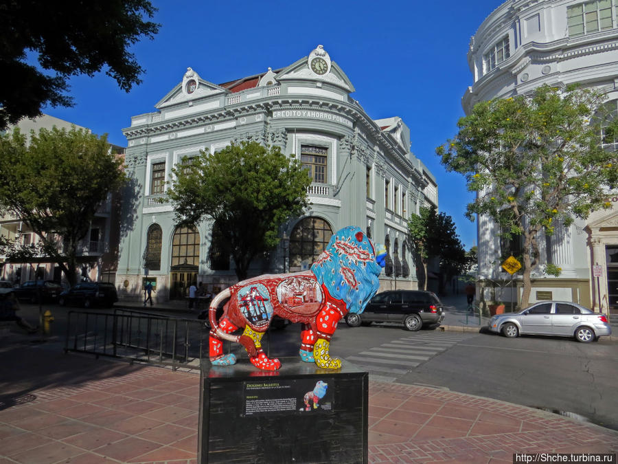 Plaza Las Delicias — две площади и муниципальный парк. 3 в 1 Понсе, Пуэрто-Рико