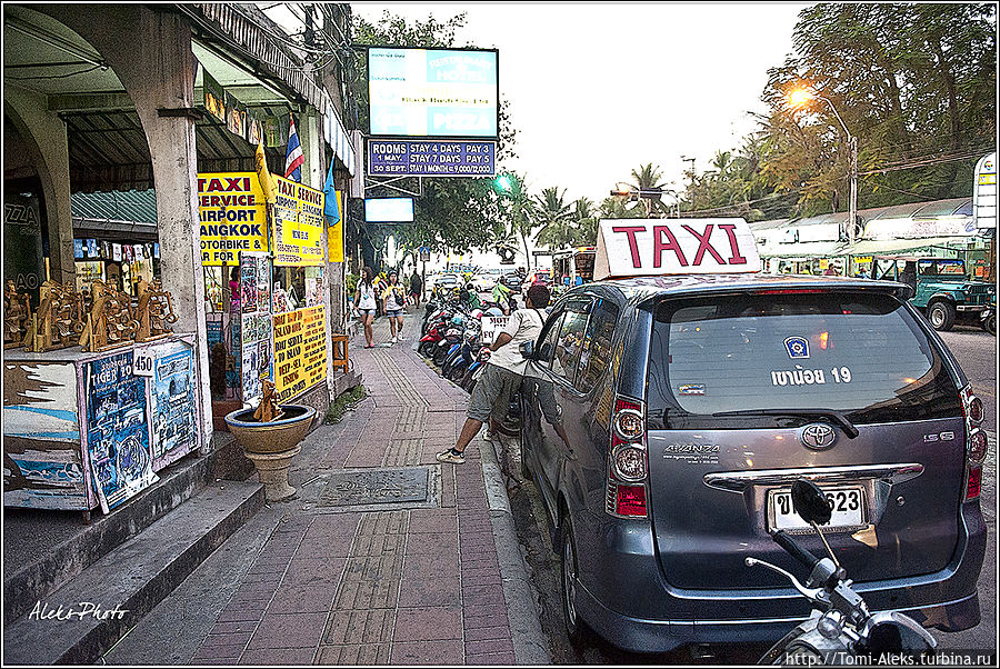 Надоело ходить пешком — такси к вашим услугам. Возить туристов — это любимое занятие тайских мужчин
*