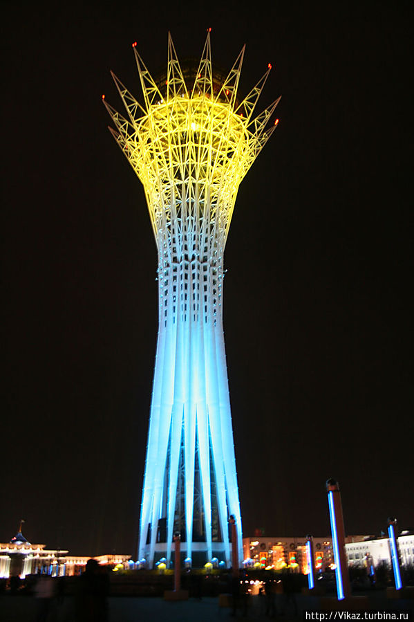 Но всё самое красивое и интересное было ночью во время светового шоу, посвященного празднику Наурыз Астана, Казахстан