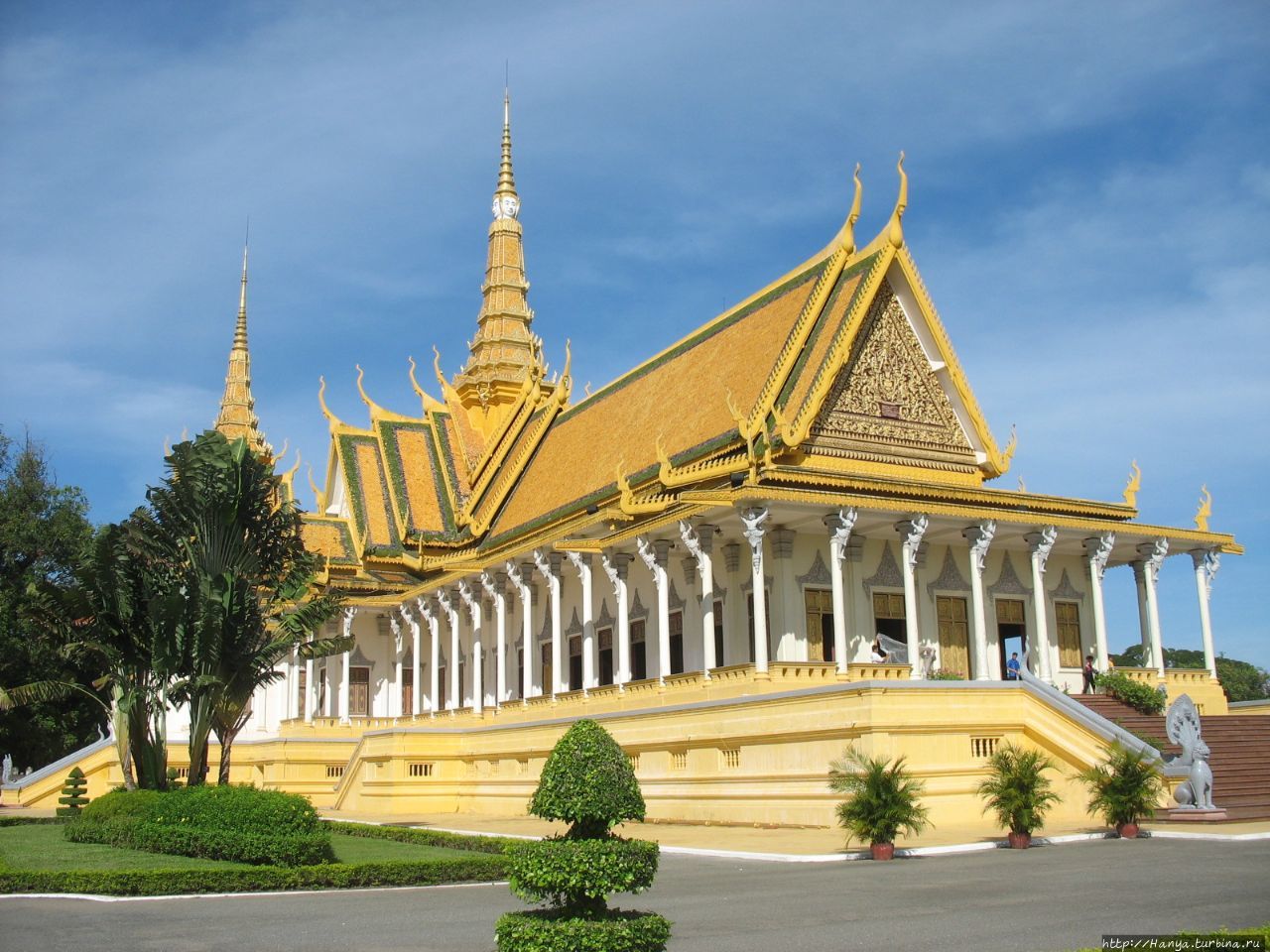 дворец короля в брюсселе. королевский дворец в бельгии. резиденция короля бельгии. Helen park. лазенковский дворец.