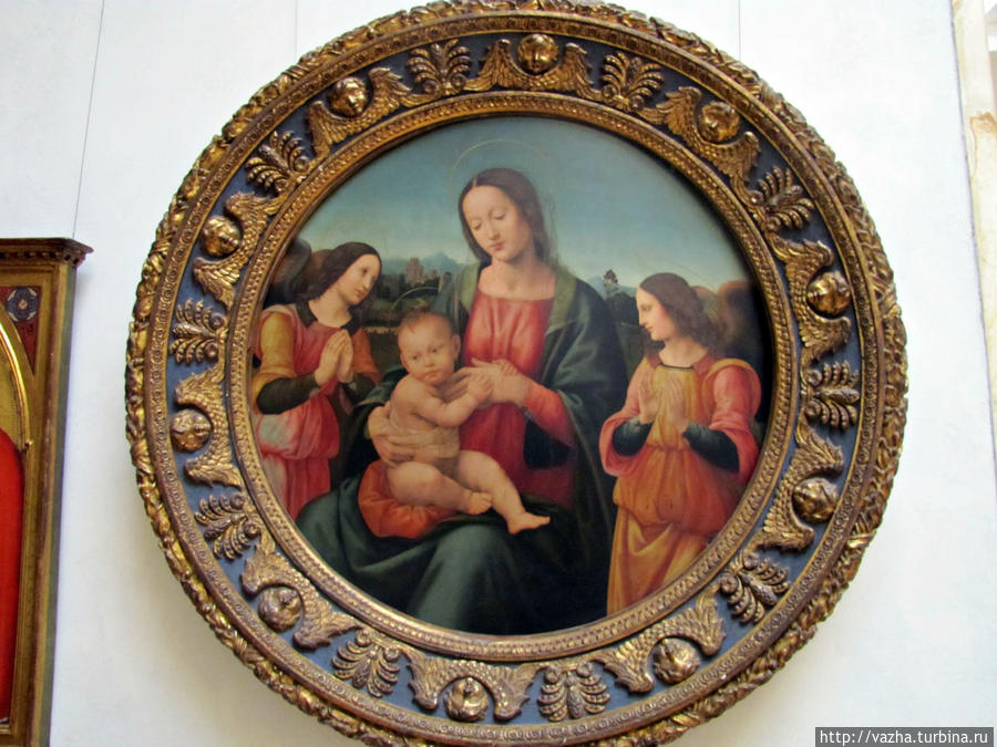 Мадонна с младенцем и ангелами. Работа живописца Джованни Антонио. Рим, Италия