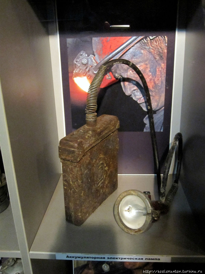 Так выглядел один из первых электрических аккумуляторных фонарей. Кемерово, Россия