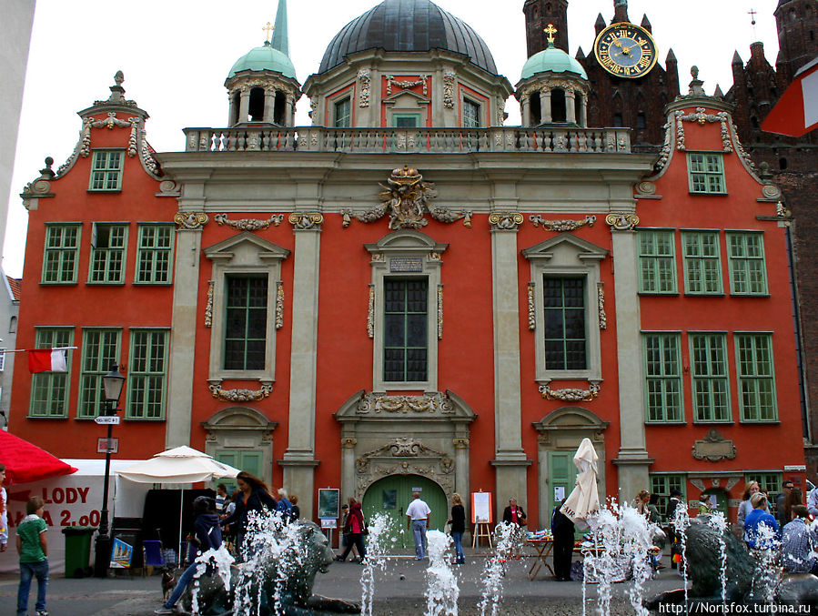 Фонтан возле Королевской часовни. Гданьск, Польша