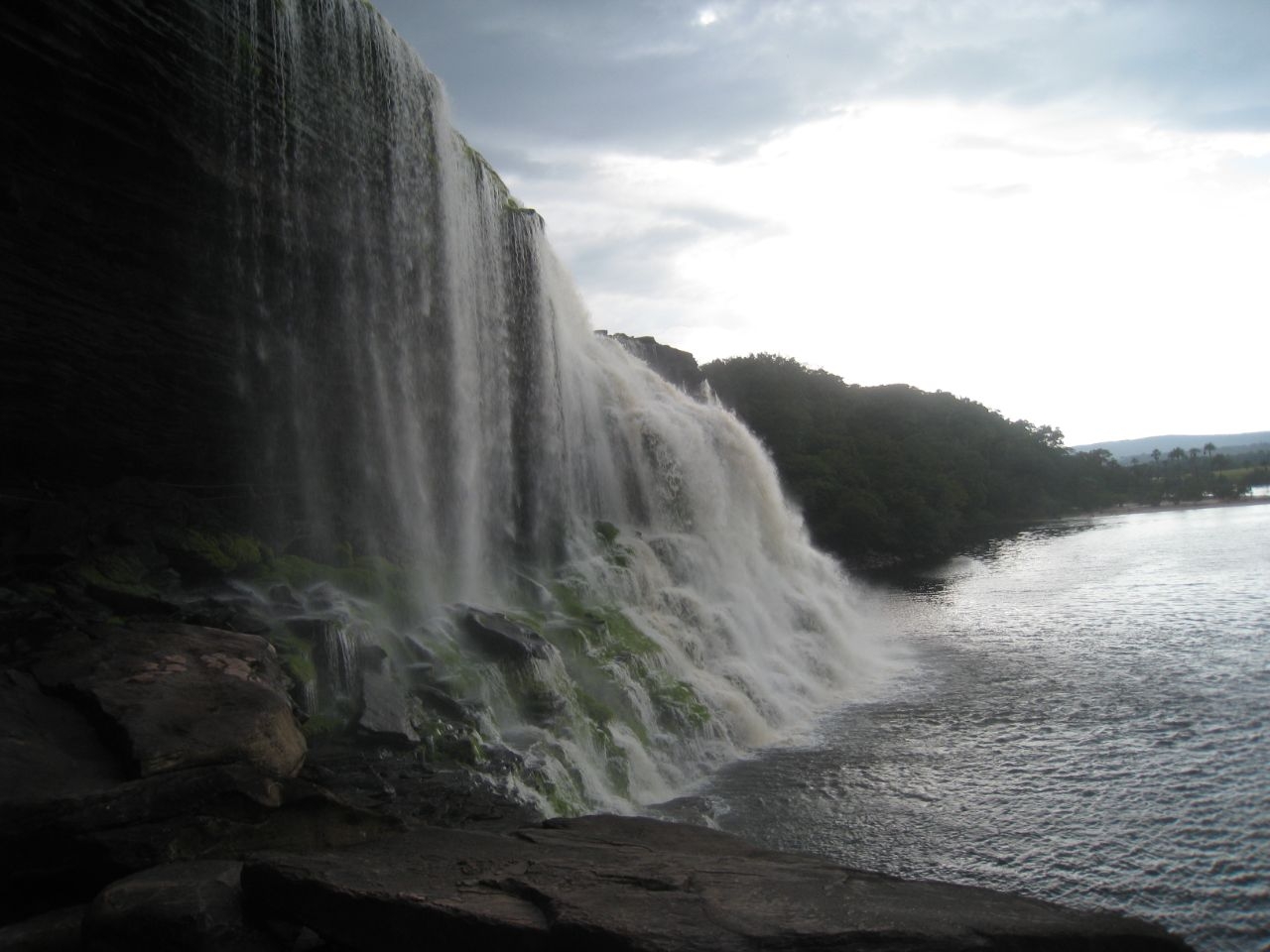 Водопад Эль Сапо Канайма, Венесуэла