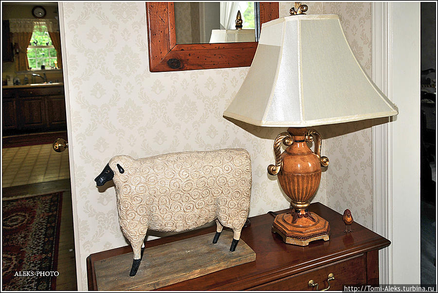 Еще предстоит обработать фото интерьеров — из Огайо, Мичигана, Оклахомы. Ведь мы поменяли за 35 дней где-то 27 разных домов... Продолжение следует...