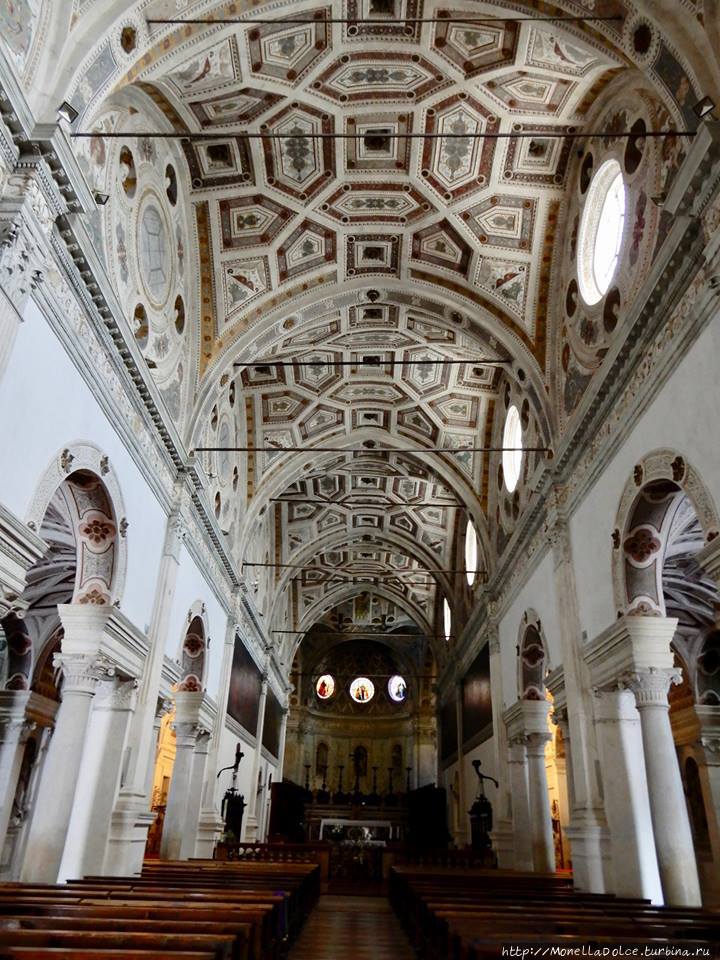 Средневековый монастырь Abbazia di San Benedetto in Polirone