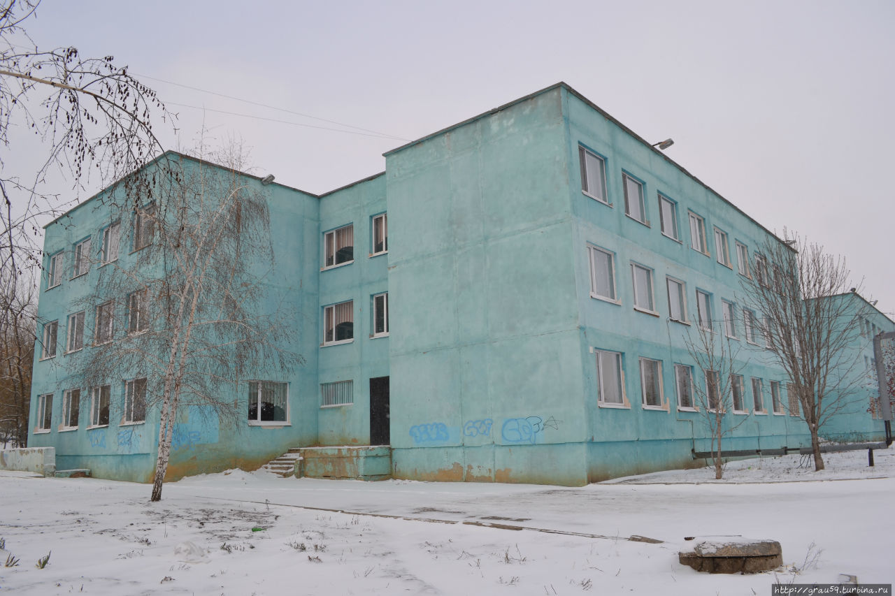 Мемориальные доски на школе Соколовый, Россия